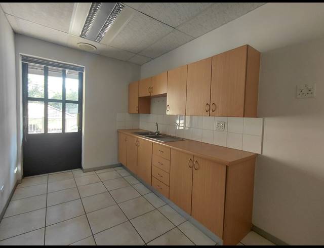 470M² OFFICE TO LET IN BRYANSTON